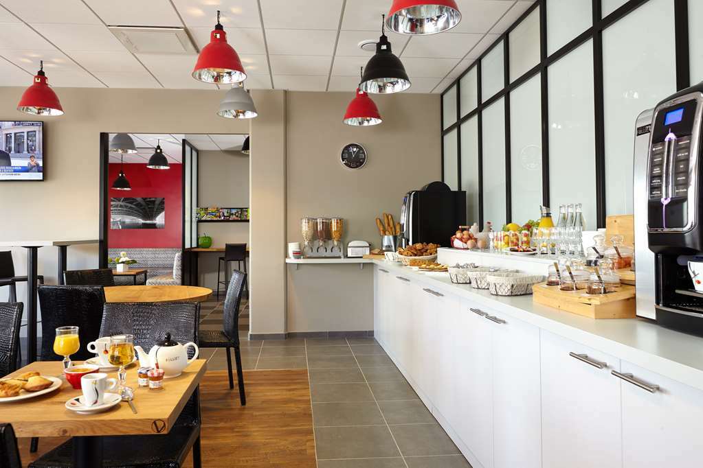 Kyriad Lyon Est Stadium Eurexpo Meyzieu Restaurante foto